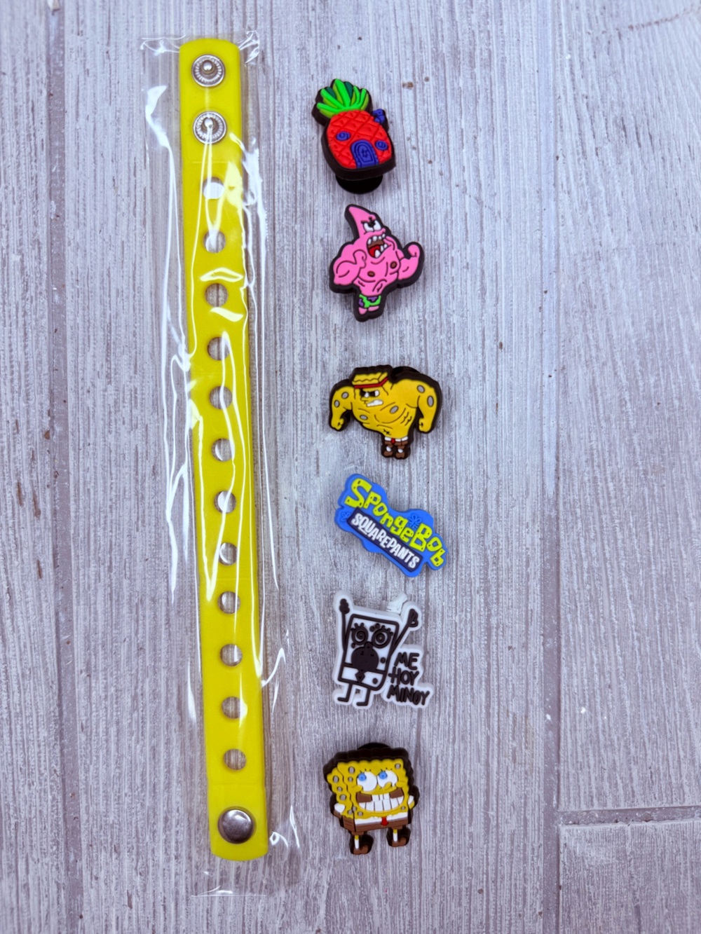 Spongbob croc style gibbet charms and bracelet 6 gibbets bracelet